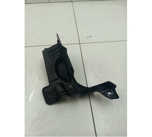 Кронштейн крепление передний правый