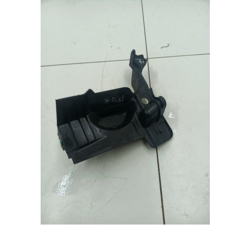 Кронштейн крепление передний правый