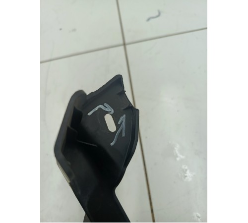 Кронштейн крепление передний правый