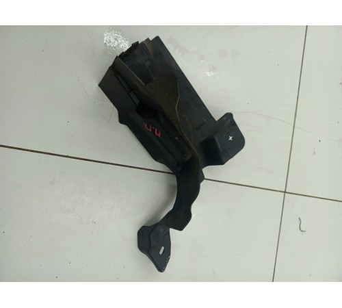 Кронштейн крепление передний правый