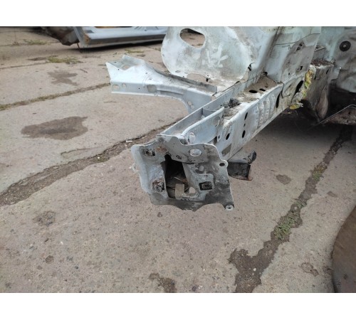 Лонжерон (передний, левый)