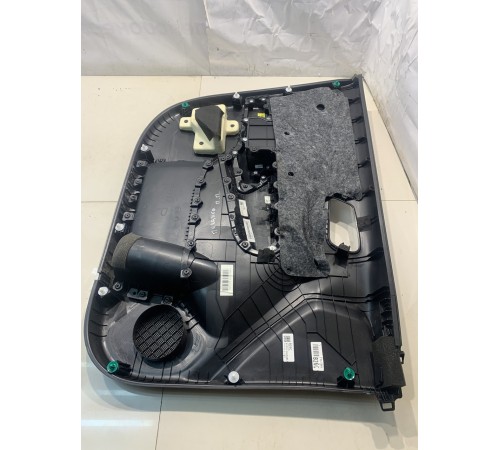 Обшивка двери (передняя, правая)