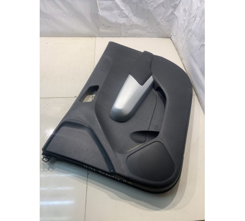 Обшивка двери (передняя, правая)