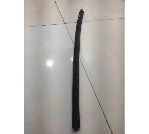 Уплотнитель моторного отсека передний