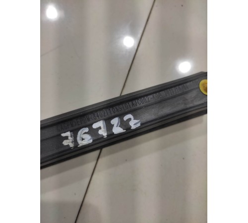 Уплотнитель моторного отсека передний