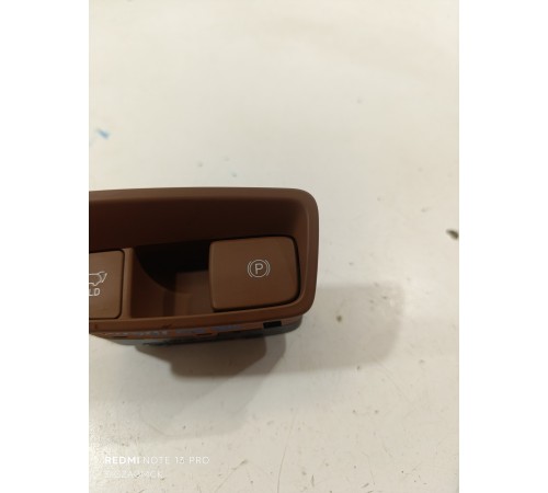 Блок кнопок открывания багажника