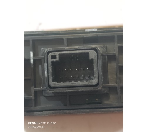 Блок кнопок открывания багажника