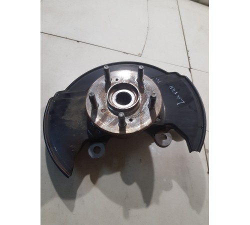 Кулак поворотный передний правый