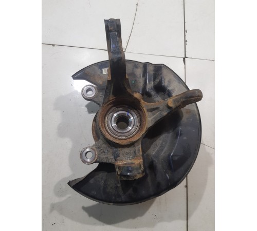 Кулак поворотный передний правый