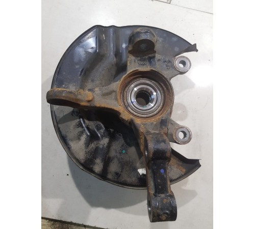 Кулак поворотный передний правый