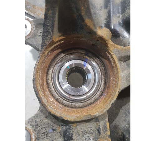 Кулак поворотный передний правый