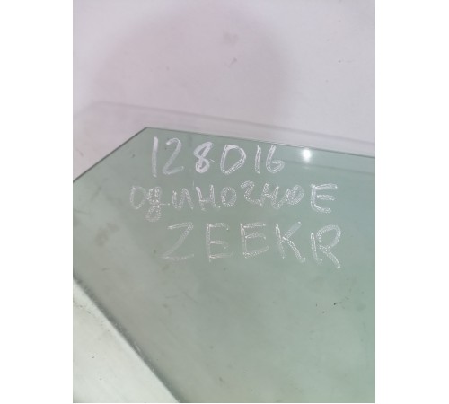 Стекло двери переднее левое