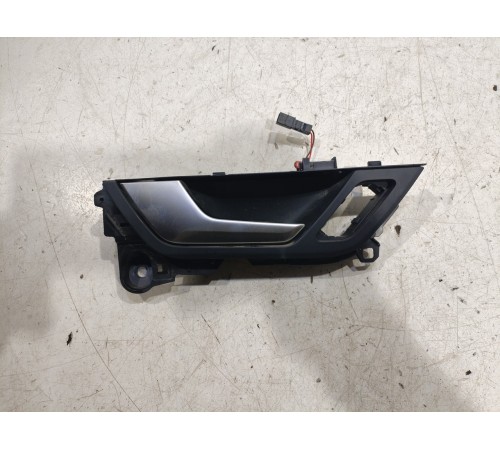 Ручка двери (передняя левая внутренняя)