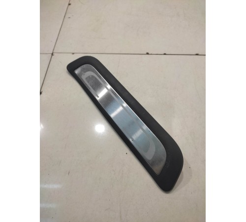 Декоративная накладка порога(задняя правая)