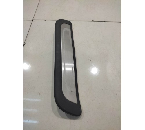 Декоративная накладка порога(задняя правая)