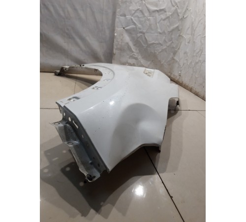 Крыло переднее правое