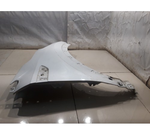 Крыло переднее правое