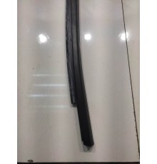 Уплотнитель стекла (передний, левый, внешний)