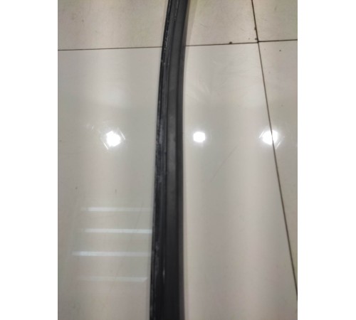 Уплотнитель стекла (передний, левый, внешний)