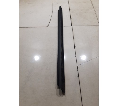 Уплотнитель стекла (передний левый внутренний)