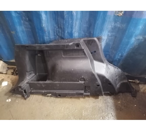 Обшивка багажника левая