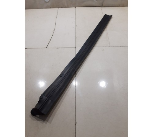 Уплотнитель двери(передний левый)