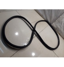 Уплотнитель двери (передний, левый)