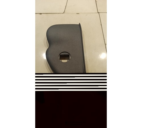 Накладка торпедо боковая(правая)