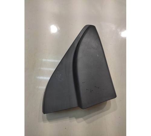 Угол зеркала внутренний передний правый