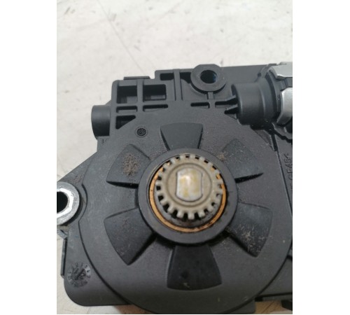 Моторчик люка крыши передний