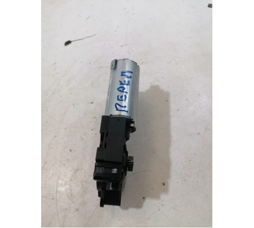 Моторчик люка крыши передний