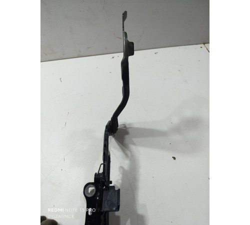 Петля капота правая