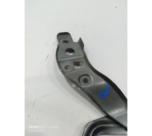 Петля капота правая