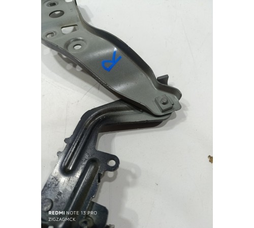 Петля капота правая