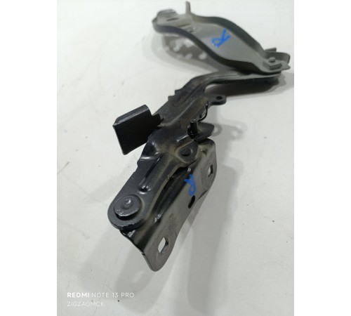 Петля капота правая