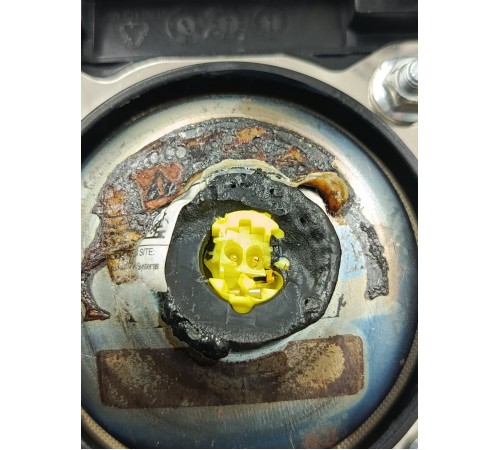 Подушка безопасности водителя