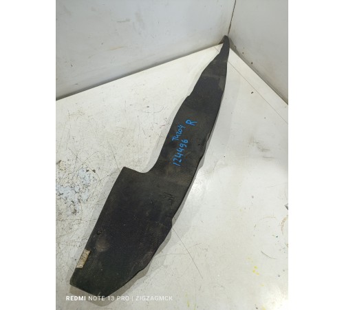 Уплотнитель крыла правый