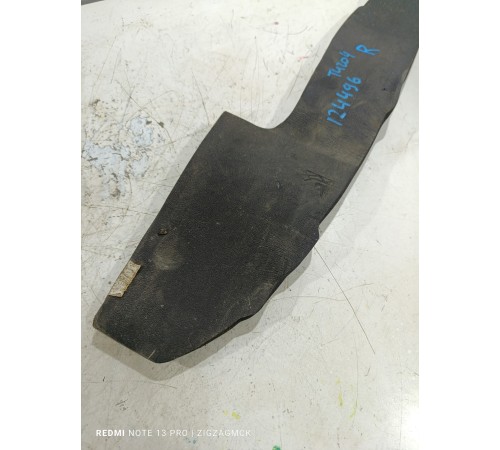 Уплотнитель крыла правый