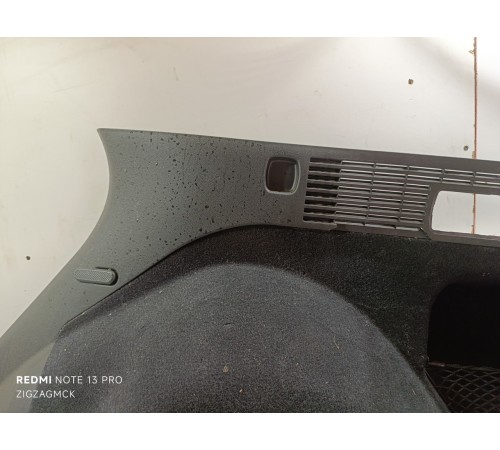 Обшивка багажника правая