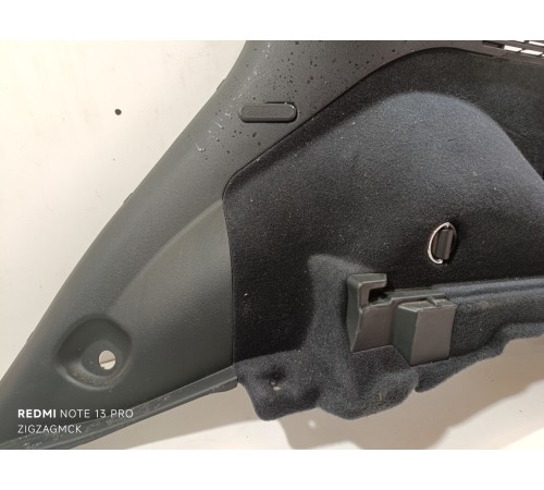 Обшивка багажника правая