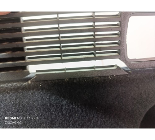 Обшивка багажника правая