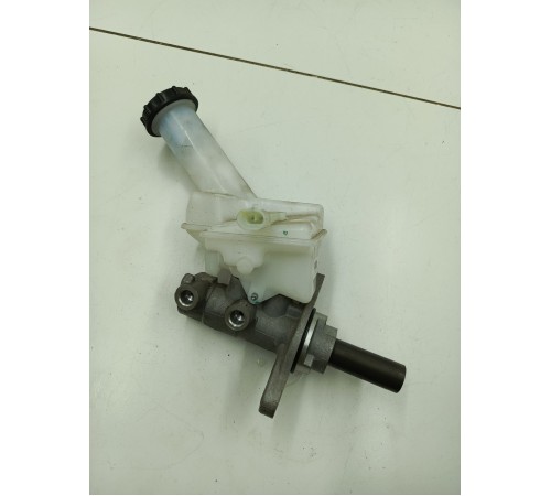 Главный тормозной цилиндр с бачком