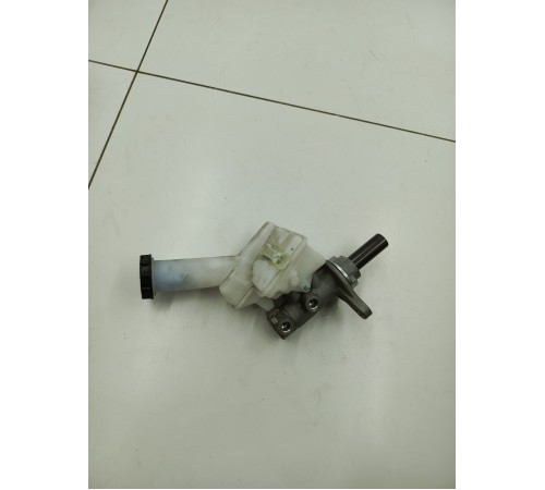 Главный тормозной цилиндр с бачком