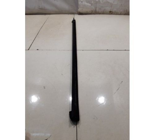 Уплотнитель стекла (передний, левый)