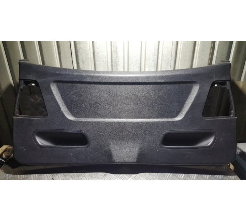 Обшивка двери багажника