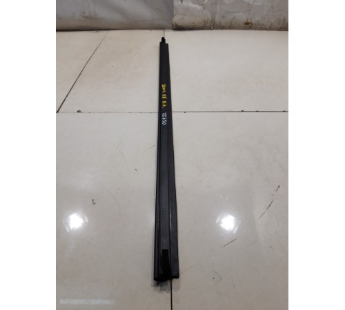 Уплотнитель стекла (передний, левый)