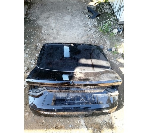 Крышка багажника со стеклом