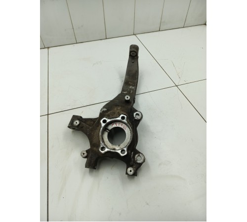 Кулак поворотный передний правый