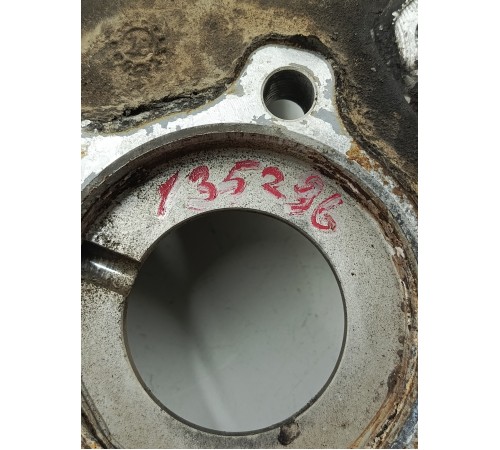 Кулак поворотный передний правый