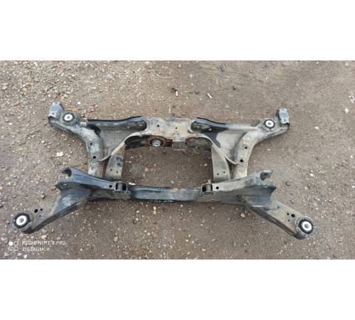 Балка задняя (подрамник)